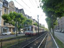 Luegallee zw Barbarossapl und Belsenpl, Fahrtrichtung Meerbusch