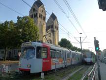 H Barbarossa Pl, Fahrtrichtung Stadtmitte, im Hintergrund Kirche St. Antonius