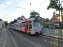 H Belsenpl, Fahrtrichtung Neuss, hinten rechts ehemaliger Oberkasseler Bf