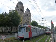 H Barbarossa Pl, Fahrtrichtung Stadtmitte, im Hintergrund Kirche St. Antonius