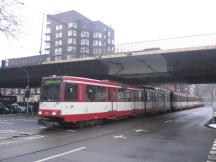 unter der Th Heuss Brücke Richtung Stadtmitte