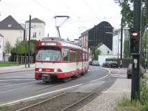 GT8SU auf der Linie 701 am Übergang der Benrather Schlossallee zur Bonner Str