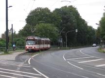 GT8SU auf der Linie 701 am Übergang Bonner Str zur Benrather Schlossallee