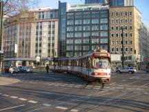 719 endet am Graf Adolf Pl - hier rechts ab in die Breite Str