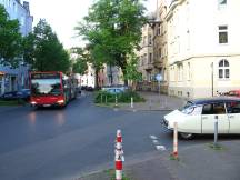 709 SEV aus der Lindenstr links ab in die Bruchstr, Fahrtrichtung Stadtmitte