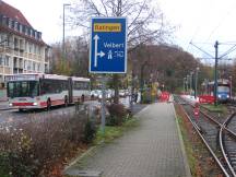 links 712 SEV, rechts GT8S auf der 712 in der Wendeanlage Hubertushain