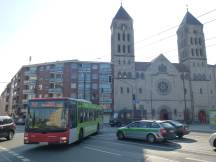 737 vor der Elisabethkirche: aus der Gerresheimer Str links ab in die Ackerstr