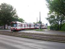 U75 kommt vom Btf Lierenfeld (Süd) und erreicht die Karl Geusen Str