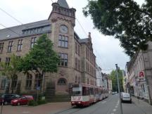 Ruhrort: Bergiusstr Ecke Karlstr, im Hintergrund die Aletta-Haniel-Gesamtschule
