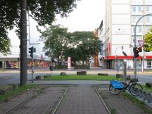 Düsseldorfer Str Ecke Friedrich-Wilhelm-Str - Gleis rechts mit Weichenzungen