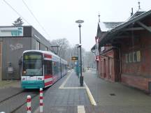 Endstelle Schwanheim - links das Verkehrsmuseum, rechts altes Bahnhofsgebäude