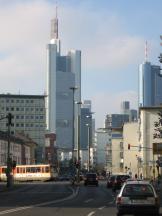 Pt-Wagen an der Berliner Str Ecke Kurt-Schumacher-Str (H Börnepl)