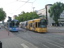 Zugbegegnung an der Stresemannallee Ecke Gartenstr