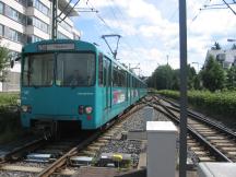 Stadtbahnwagen Typ U2 fährt in die Endstelle Hausen ein