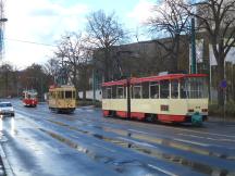 3 verschiedene Fahrzeugtypen: hinten links VEB Gotha, Mitte Wismarer, rechts Tatra