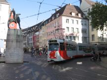 zentraler Haltepunkt i.d. Altstadt - Bertoldsbrunnen, Fahrtrichtung Hbf