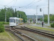 Zoitzbergstr Ecke Wiesestr (Gleisdreieck Lusan), links Gleise der Linie 3