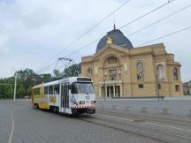 Schienenschleifwagen vor der Orangerie