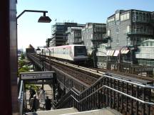 Verlassen der Station Station Baumwall Richtung Landungsbrücken