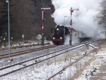 Dampflok 52 4867 (Bj 1943) an den westlichen Ausfahrsignalen Bf Langenhahn