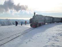 Mallet-Lokomotive vor einem Sonderzug auf dem Brocken