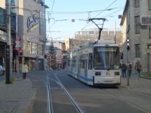 Im Stadtzentrum am Löbdergraben geradeaus in Richtung Ernst-Abbe-Pl