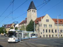 Einfahrt H Paradiesbahnhof - im Hintergrund das alte Volksbad