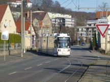 eingleisige Streckenführung in Straßenrandlage auf der Naumburger Str in Zwätzen