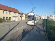 eingleisige Streckenführung in Straßenrandlage auf der Naumburger Str in Zwätzen