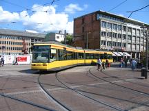 am Marktplatz links ab in die Karl Friedrich Str