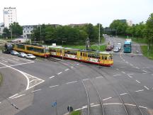 H Lameystr: rechts Li5 Richtung Rheinhafen, vorne links S5 nach Knielingen