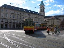 am Marktplatz rechts ab in die Karl Friedrich Str