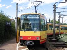 extrem enge Schleife an Endstelle Hochstetten, Fahrzeug schwenkt stark aus