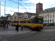 am Marktplatz rechts ab in die Kaiserstr