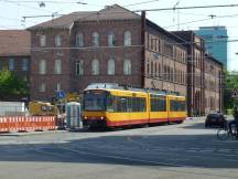 auf der Kaiserstr vor dem KIT Hauptgebäude