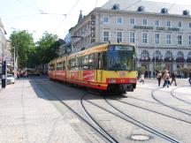 Karlsruhe Kaiserstr auf Höhe des Marktplatzes mit DB Fahrzeug