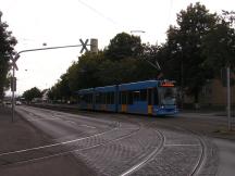 mehrere Meter Fahrt im Linksverkehr vor der Endstelle Ihringshäuser Str