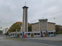 Kirche St. Bonifatius, aus der Ihringshäuser Str links ab auf den Mittelring