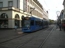 Obere Königsstr vor dem Königspl, Fahrtrichtung Holländische Str