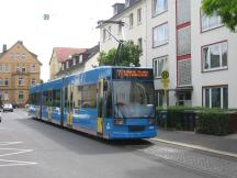 Schleife Rolandstr - H Schild in Fahrtrichtung links, Wagen hat aber nur Türen rechts