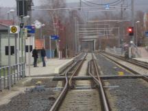 Bf Niederkaufungen: Gleisverschlingung bringt Tram näher an den Bahnsteig