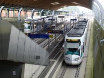 Stadtbahnstation am Kasseler Hbf (links RT3 ins Zentrum, rechts RT5 nach Melsungen)