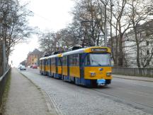 Großzug aus 3 Triebwagen auf der Riebeckstr an der H Breite Str, Fahrtrichtung Stadtmitte