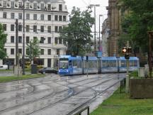 Karlsplatz (Stachus) Linie 19 wechselt auf die Gleise in Richtung Sendlinger Tor