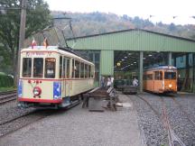 (l.) Tw 107, Bj 1936 der Rheinbahn (Benrather Meterspur), (r.) Tw 683 Bj 1951