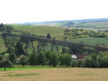 Epfenhofer-Viadukt, erneut aus fahrenden Zug an anderer Stelle aufgenommen