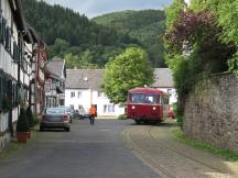 abgesicherte Ortsdurchfahrt Olef quer über den Marktplatz