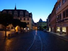 bis 1976 verlief die Strecke durch die Altstadt, hier Gleisreste auf dem Marktpl