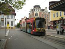 Duo-Bahn mit Dieselhilfsaggregat verlässt Nordhausen Bf Richtung Ilfeld