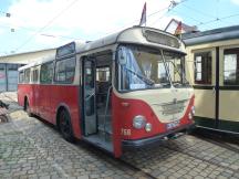 Büssing Präfekt Omnibus Nr.768 (Bj 1969) vor dem historischen Straßenbahndepot St. Peter